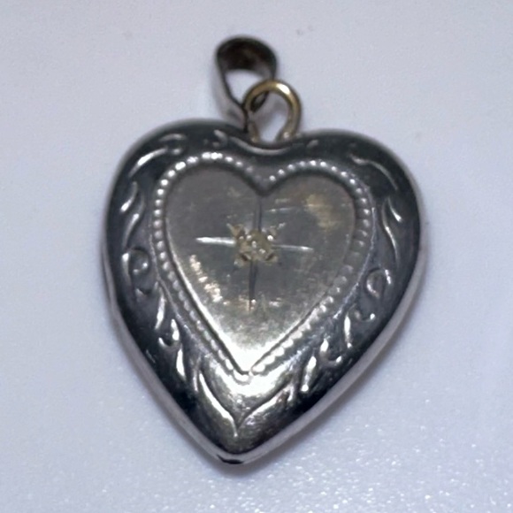 Solid 14kt white gold silver color real diamond dainty heart locket - Picture 4 of 10